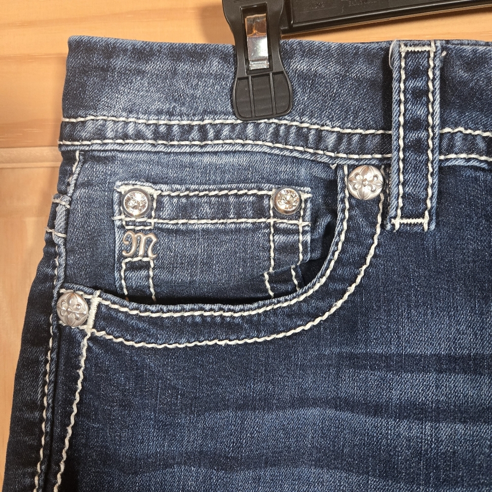 Miss Me Mid-Rise Curvy Crop Bermuda Shorts 32 Dark Wash Embellished Pockets - Picture 2 of 9